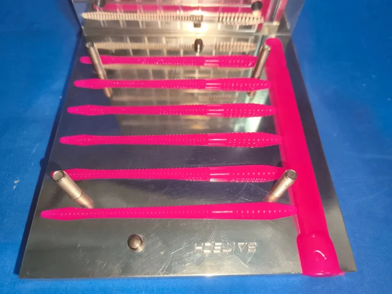 worm bait zoom mold